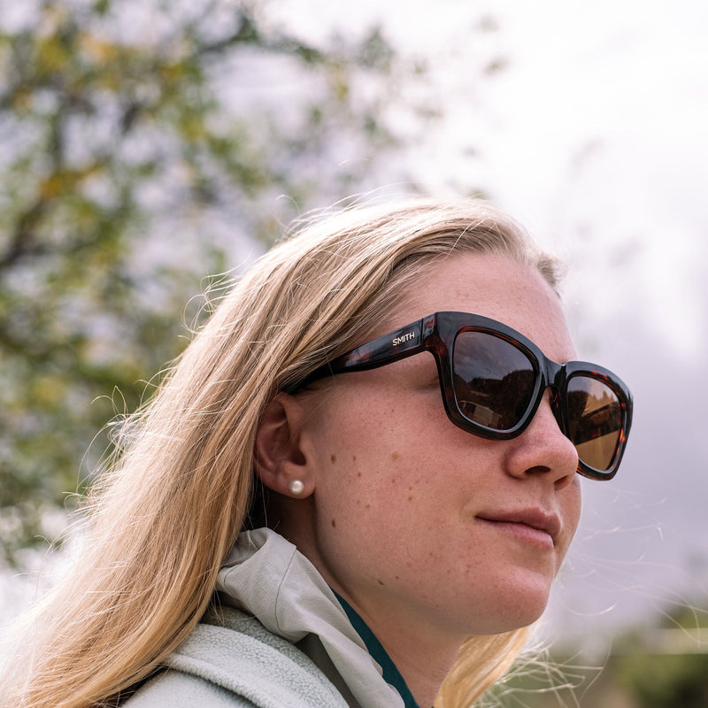 Load image into Gallery viewer, Smith Women's Sway Polarized Sunglasses - Tortoise/ChromaPop Brown
