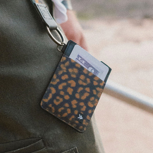 Thread Wallets Vertical Wallet 14
