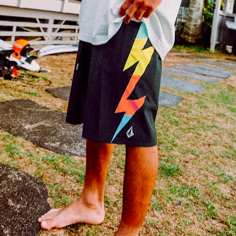 Load image into Gallery viewer, Volcom Zapped Liberators Trunks 19&quot; Boardshorts
