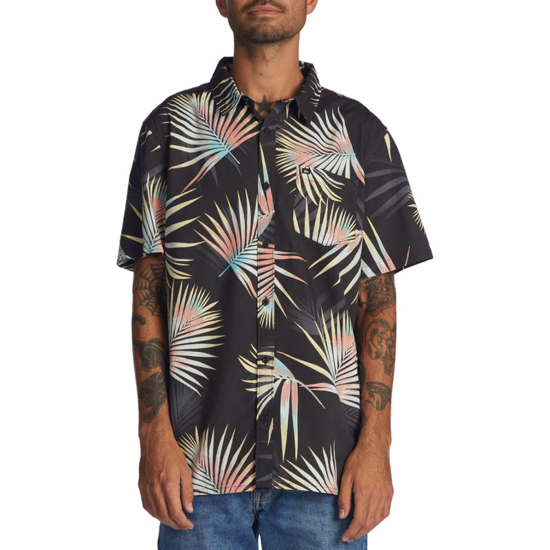 Load image into Gallery viewer, Quiksilver Pop Tropic Button Down Short Sleeve Shirt

