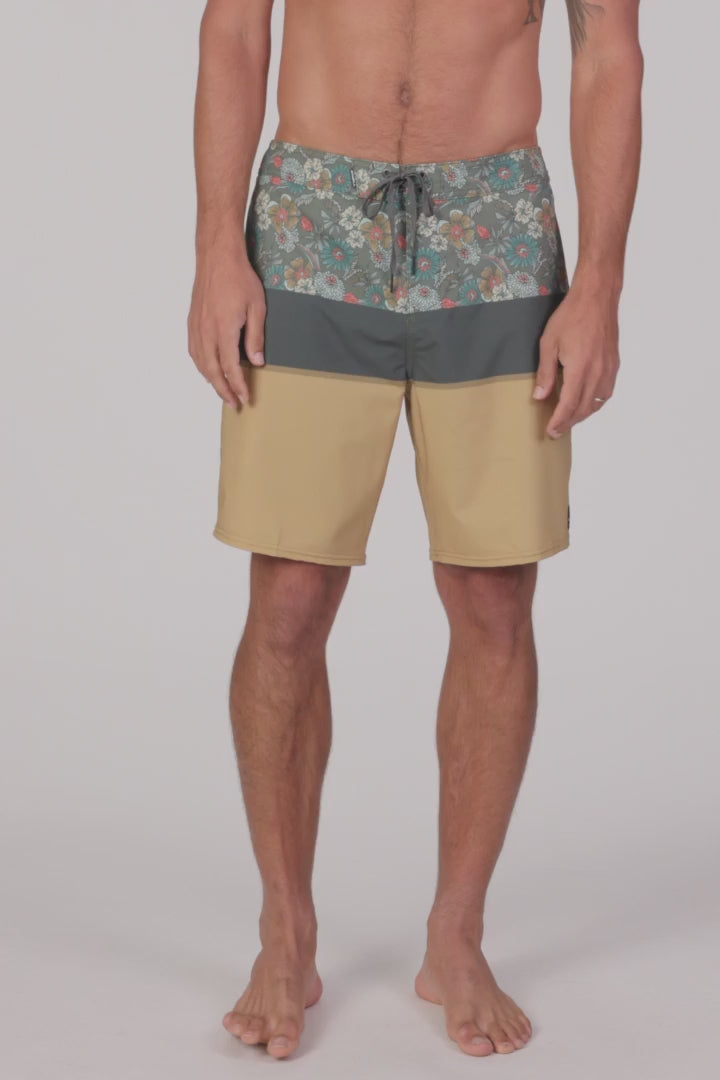 Load and play video in Gallery viewer, O'Neill Hyperfreak Heat Block 19" Boardshorts 7
