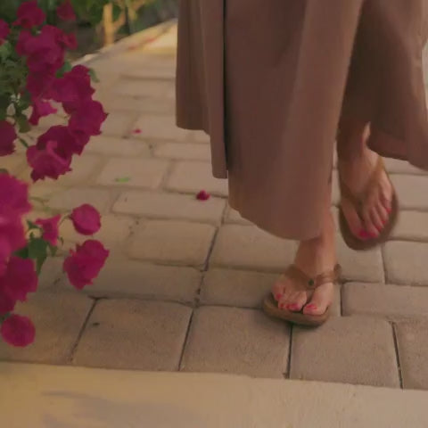 OluKai Women's Ho‘ōpio Hui Sandals 