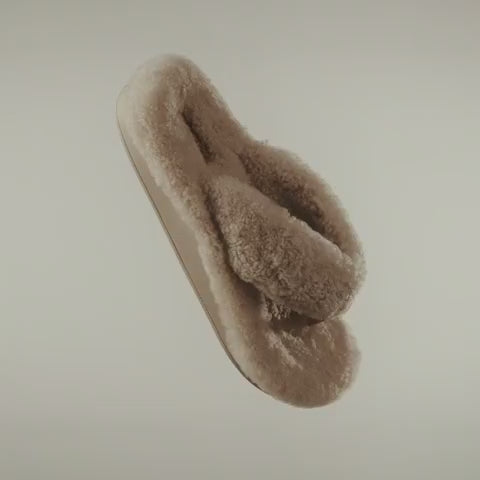 Load and play video in Gallery viewer, OluKai Women's Kīpe'a Heu Fuzzy Slipper Sandals 9
