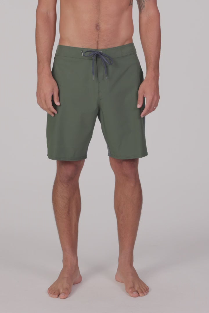 Load and play video in Gallery viewer, O'Neill Hyperfreak Tech TRVLR Enduro 21" Boardshorts
