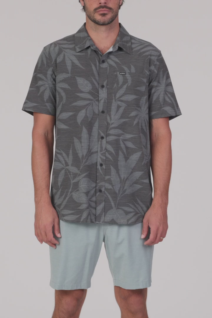 Load and play video in Gallery viewer, O'Neill UPF Slub Short Sleeve Button-Up Shirt 7
