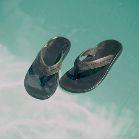 Load and play video in Gallery viewer, OluKai Women's Ulele Sandals
