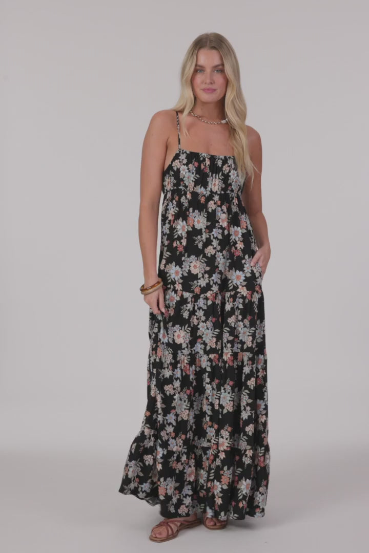 Load and play video in Gallery viewer, O'Neill Women's Lillie Bali Floral Maxi Dress 5
