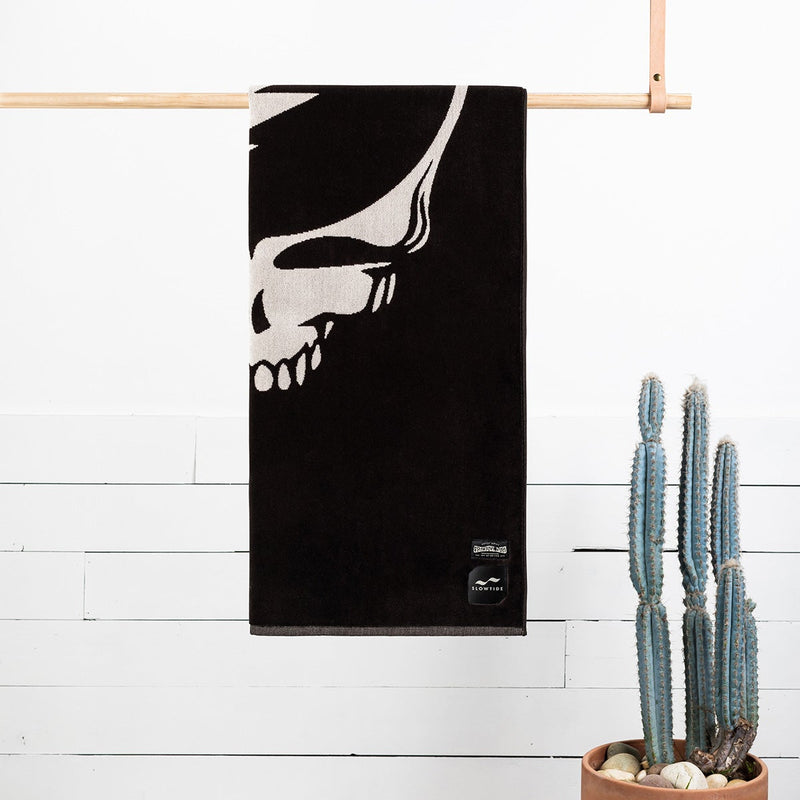 Load image into Gallery viewer, Slowtide Grateful Shred Beach Towel
