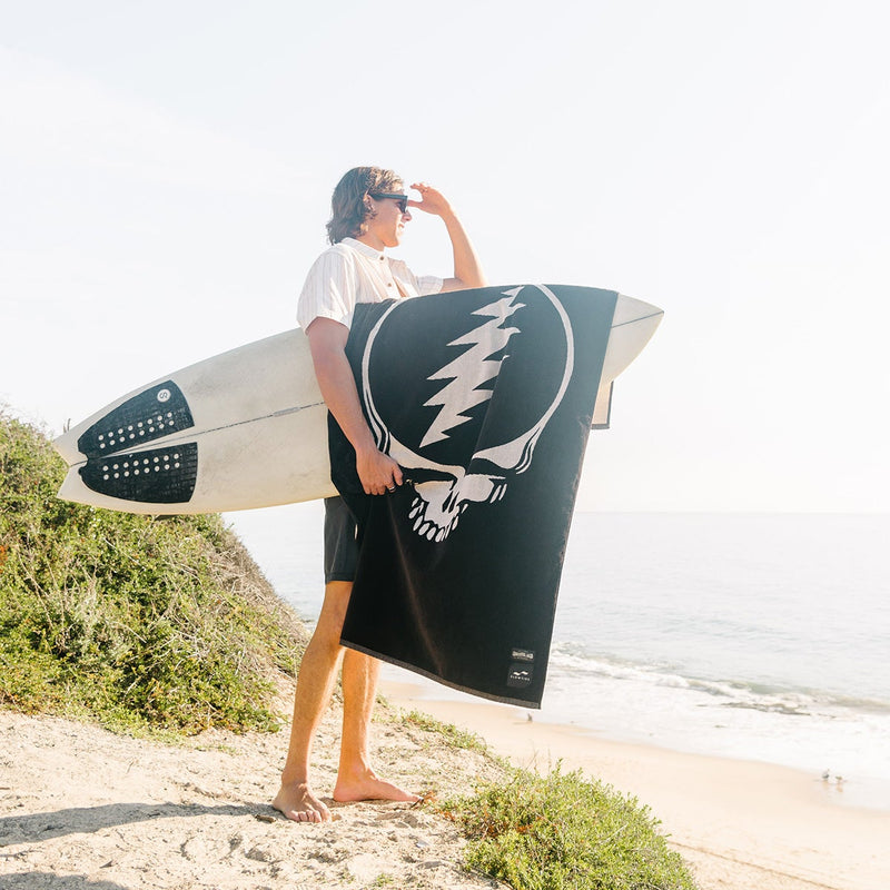 Load image into Gallery viewer, Slowtide Grateful Shred Beach Towel
