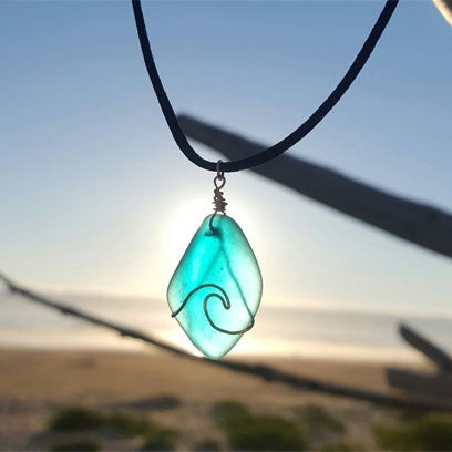 Load image into Gallery viewer, Tumbled &#39;n&#39; Twisted Sea Glass Wave Necklace - Aqua
