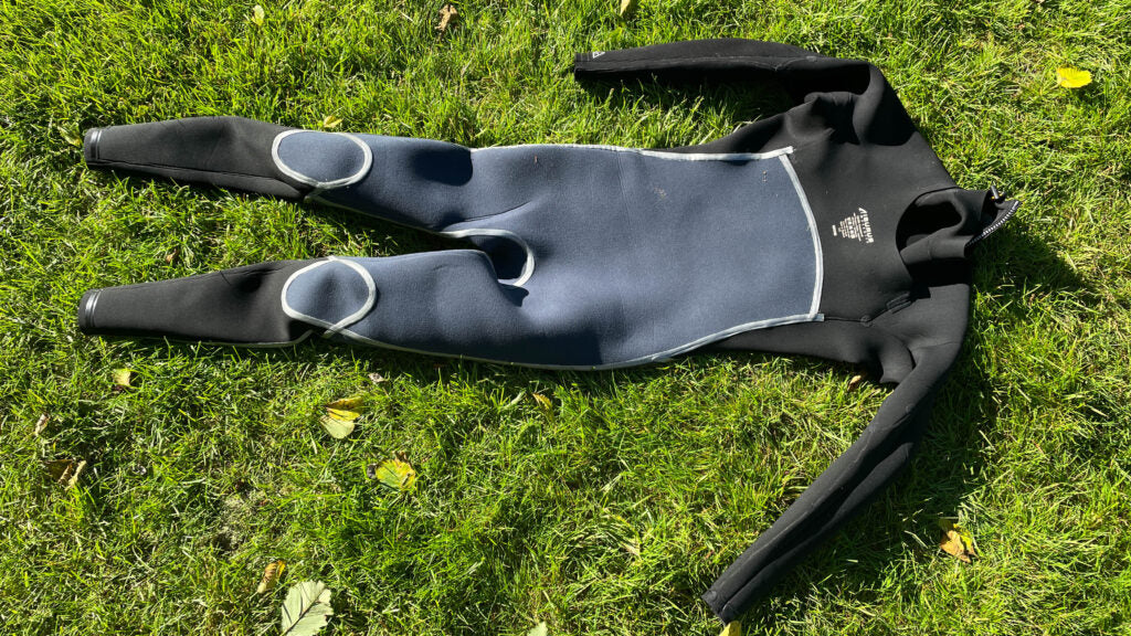 Internal liner and stitching on the Isurus Ti Evade 4/3 Chest Zip wetsuit.